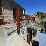 Dom wakacyjny A Mandria, Avec Cuisine 30m2, Patio, Vue Montagnes Et Citadelle, 5 Minutes A Pied Du Centre Et Des Rivieres *