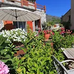 Dom wakacyjny A Mandria, Avec Cuisine 30m2, Patio, Vue Montagnes Et Citadelle, 5 Minutes A Pied Du Centre Et Des Rivieres *
