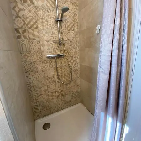 Prázdninový dům A Mandria, Avec Cuisine 30m2, Patio, Vue Montagnes Et Citadelle, 5 Minutes A Pied Du Centre Et Des Rivieres