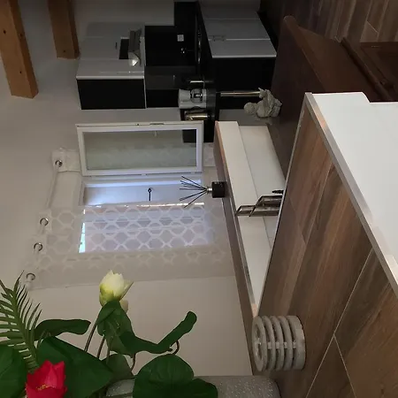 Ferienhaus A Mandria, Avec Cuisine 30m2, Patio, Vue Montagnes Et Citadelle, 5 Minutes A Pied Du Centre Et Des Rivieres *