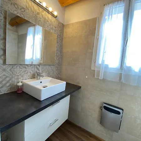 A Mandria, Avec Cuisine 30m2, Patio, Vue Montagnes Et Citadelle, 5 Minutes A Pied Du Centre Et Des Rivieres Дом отдыха Корт