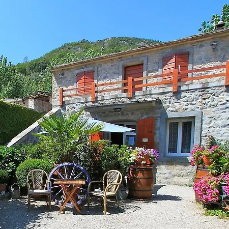 Holiday home Mandria Mountain View Apartments: Centrally Located Patio