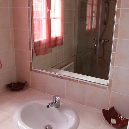 Дом отдыха A Mandria, Avec Cuisine 30m2, Patio, Vue Montagnes Et Citadelle, 5 Minutes A Pied Du Centre Et Des Rivieres Корт