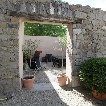 Mandria Mountain View Apartments: Centrally Located Patio Corte (Corsica)