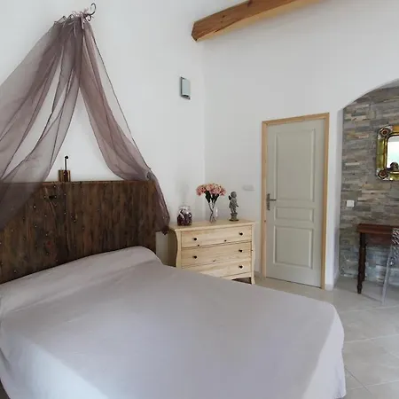 Mandria Mountain View Apartments: Centrally Located Patio Corte (Corsica)