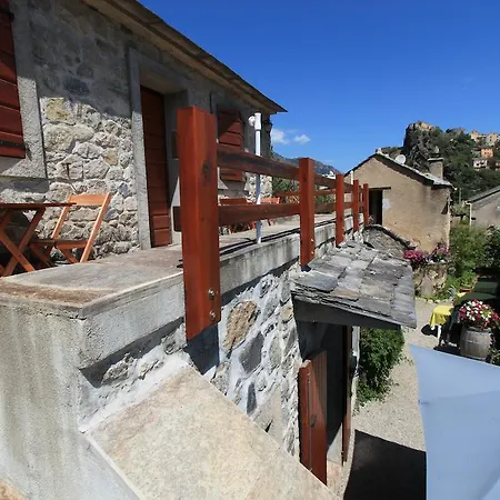 Дом отдыха A Mandria, Avec Cuisine 30m2, Patio, Vue Montagnes Et Citadelle, 5 Minutes A Pied Du Centre Et Des Rivieres *