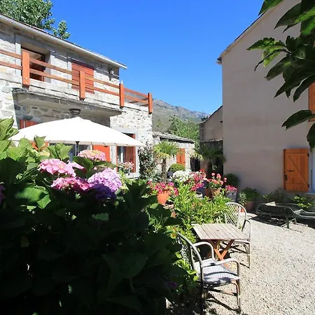 Mandria Mountain View Apartments: Centrally Located Patio Corte (Corsica)