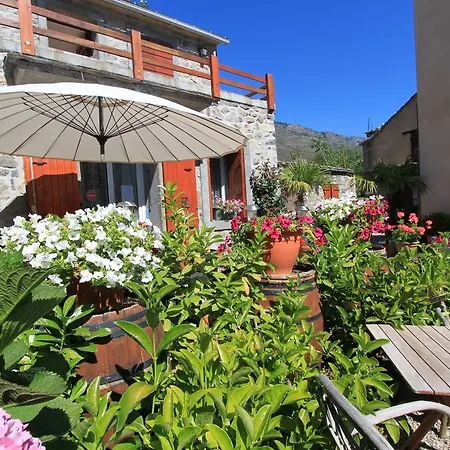 Holiday home Mandria Mountain View Apartments: Centrally Located Patio