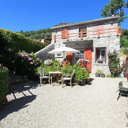 Mandria Mountain View Apartments: Centrally Located Patio Corte (Corsica)