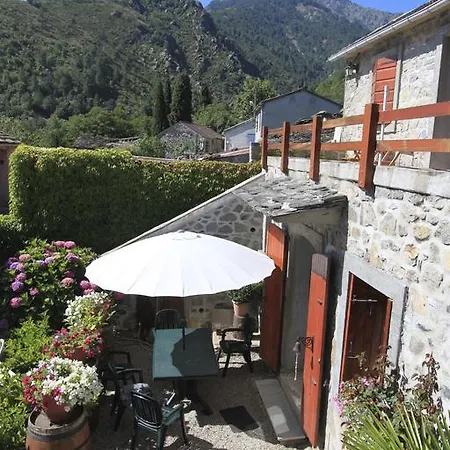 Дом отдыха A Mandria, Avec Cuisine 30m2, Patio, Vue Montagnes Et Citadelle, 5 Minutes A Pied Du Centre Et Des Rivieres *